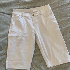White jegging style Bermuda shorts